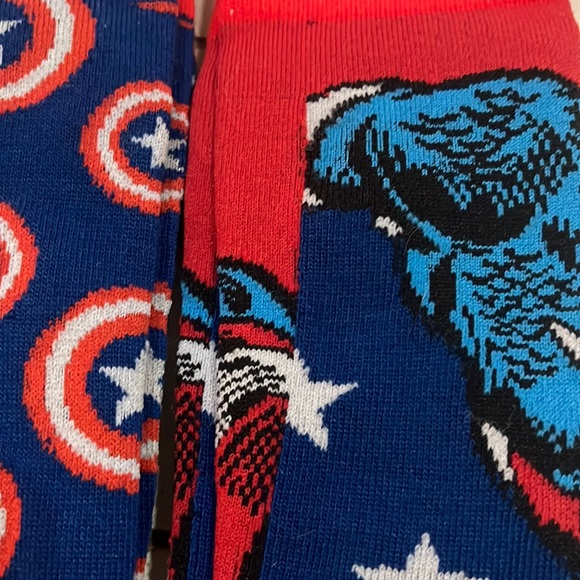 Marvel Captain America 🇺🇸 Crew Socks size 6-12 2Prs - Picture 5 of 5